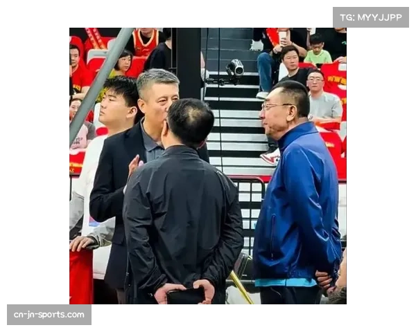 杨鸣临场变阵弃用传统阵地战，提速传导破解包夹效果显著